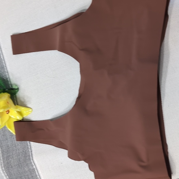 ALFANI INTIMATES Laser Cut Seamless Pull On Wireless Bralette - Picture 2 of 4